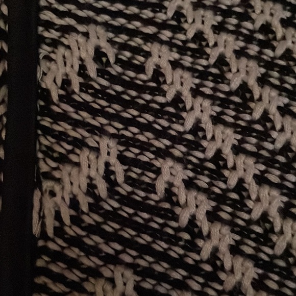 GUESS.   M/L Poncho Sweater  Black/White - Picture 3 of 4